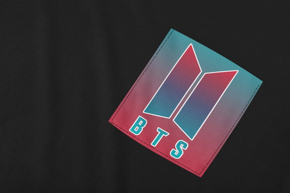Koszulka z kieszonką BTS LOGO KOLOROWE 