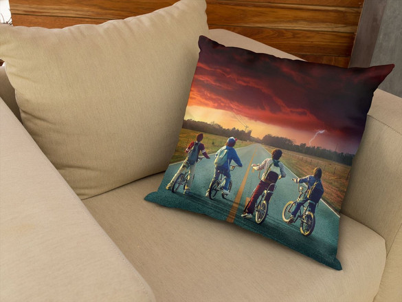 Poduszka Stranger Things squad 3