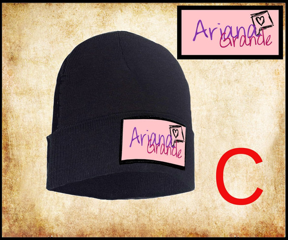 Czapka zimowa z naszywką ARIANA GRANDE