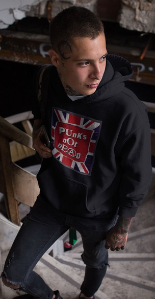 Bluza z naszywką Punks Not Dead 04