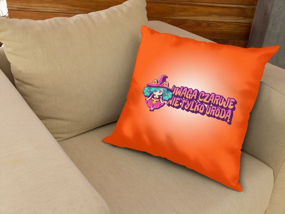 Poduszka Uwaga czaruje nie..