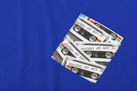 Koszulka z kieszonką MIXTAPES ARE BACK