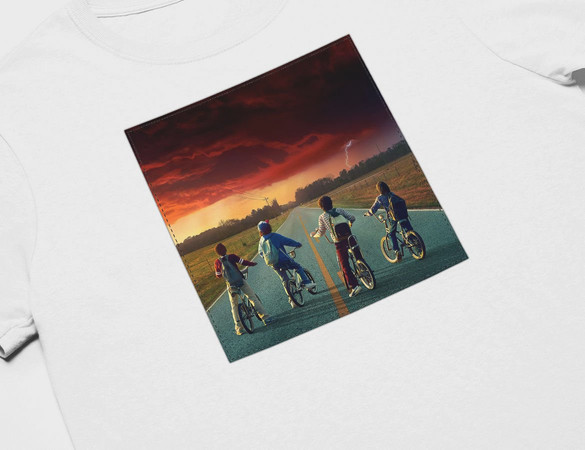 Koszulka z naszywką Stranger Things squad 3