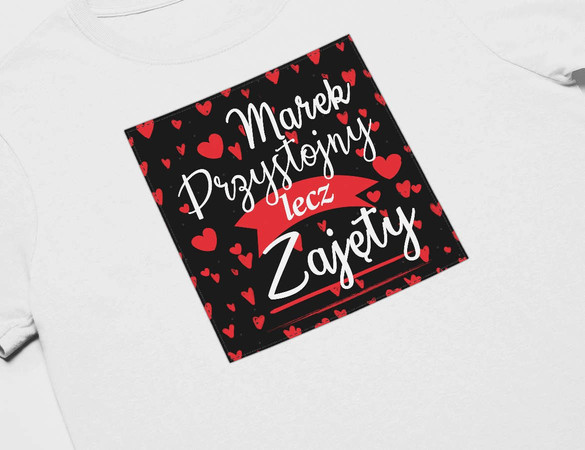 Koszulka z naszywką na Walentynki TWÓJ NAPIS