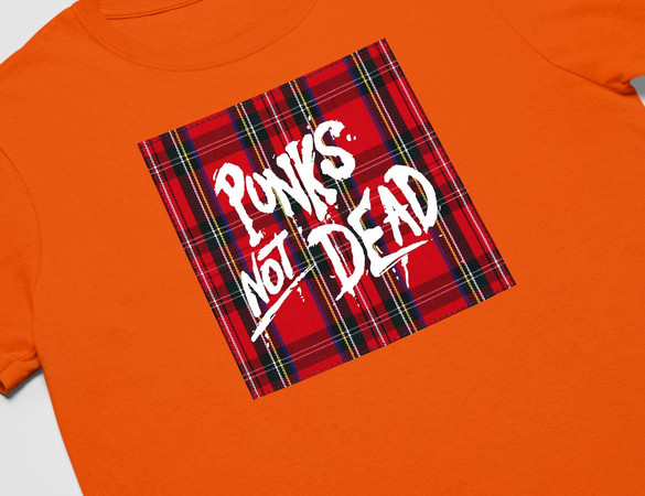 Koszulka z naszywką Punks Not Dead 01