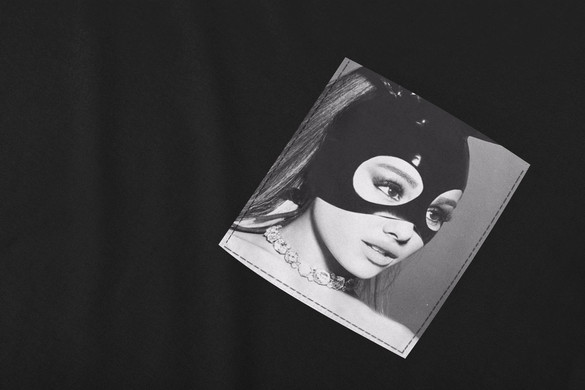 Koszulka z kieszonką ARIANA GRANDE 03