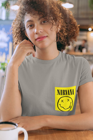 Koszulka z kieszonką NIRVANA SMILE