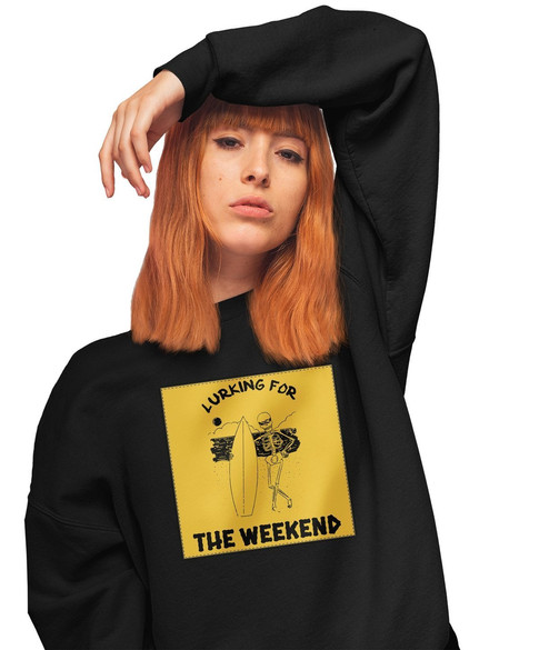 Bluza z naszywką Lurking for the weekend
