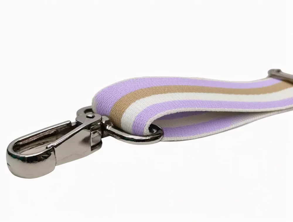 Srebrny metalowy karabińczyk paska do torby w paski jasnofioletowy z beżowymi brzegami 38 mm