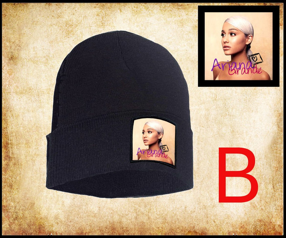 Czapka zimowa z naszywką ARIANA GRANDE