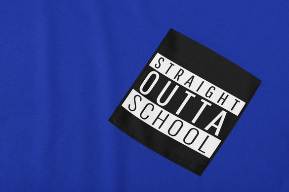 Koszulka z kieszonką STRAIGHT OUTTA SCHOOL