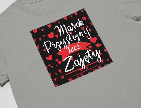 Koszulka z naszywką na Walentynki TWÓJ NAPIS