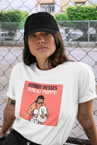 Koszulka z naszywką Nobody messes …