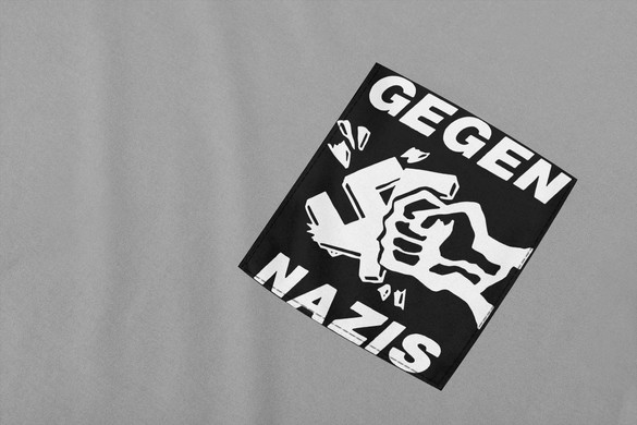 Koszulka z kieszonką Gegen Nazis