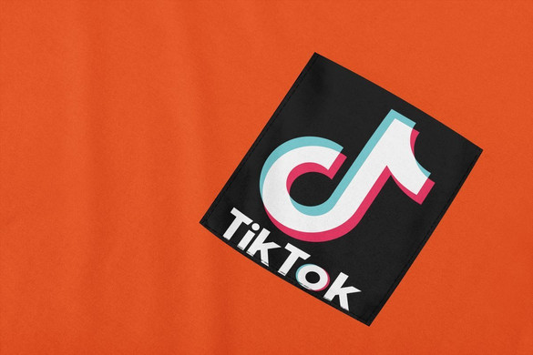 Koszulka z kieszonką TikTok