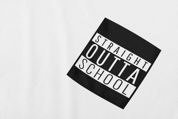Koszulka z kieszonką STRAIGHT OUTTA SCHOOL